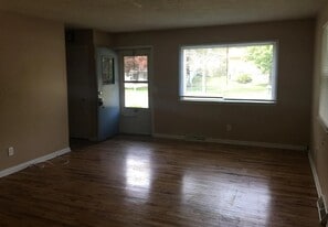 Building Photo - 1745 Pleasant Ct
