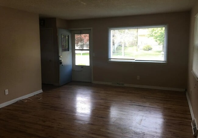 Building Photo - 1745 Pleasant Ct