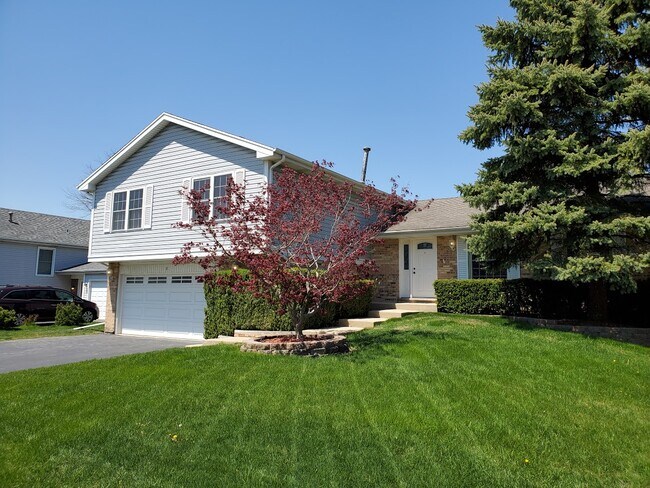 Primary Photo - 8 E Harbor Dr