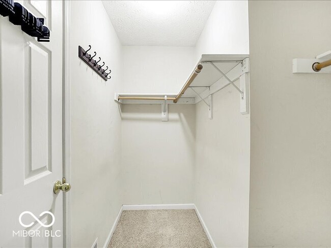 Building Photo - 7133 Silver Lake Dr