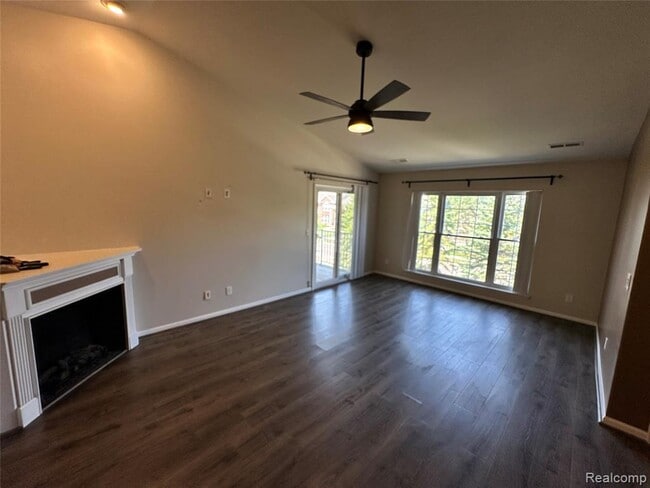 Building Photo - 16056 Morningside