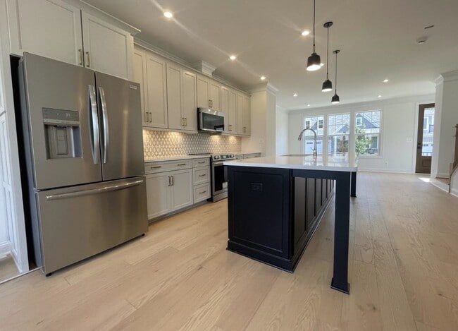 Stainless Steel Appliances - 4008 Varick St