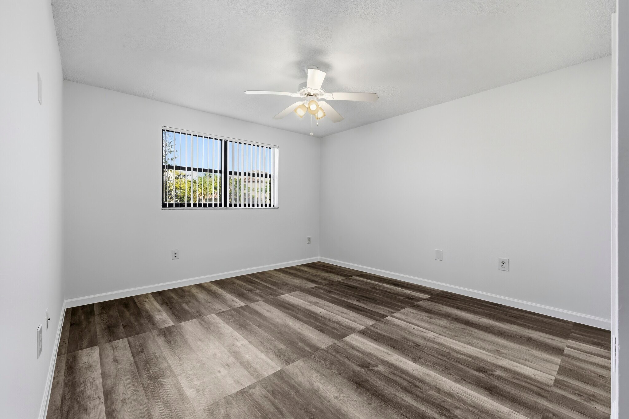 Building Photo - 9877 Nob Hill Ct