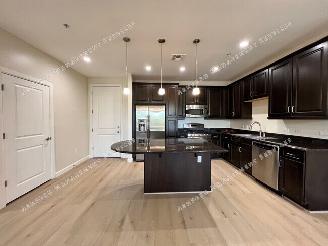 Building Photo - Scottsdale Luxury 2 Bed Condo with Mountain Views - Gated Artesia - Utilities Included