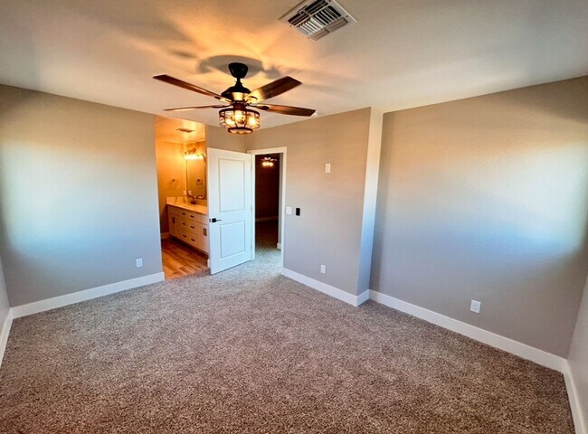 Building Photo - Beautiful New 3 Bedroom Phoenix home with Den/Loft! No HOA
