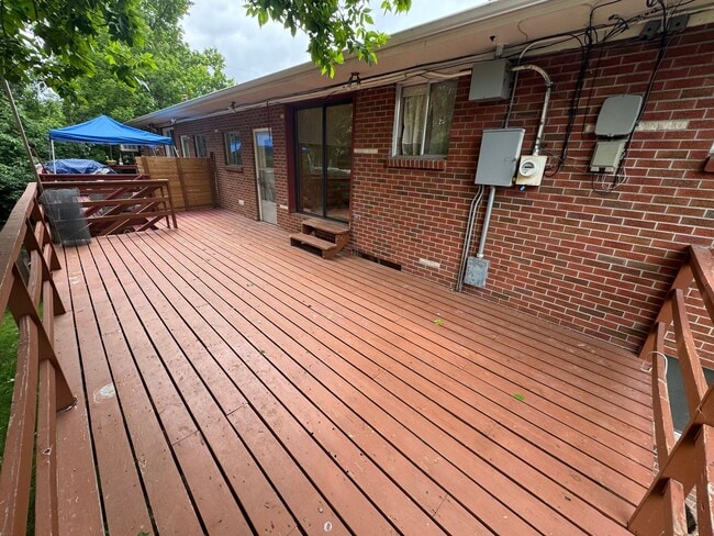 Building Photo - Spacious 3-Bed, 2-Bath Home with Included ...