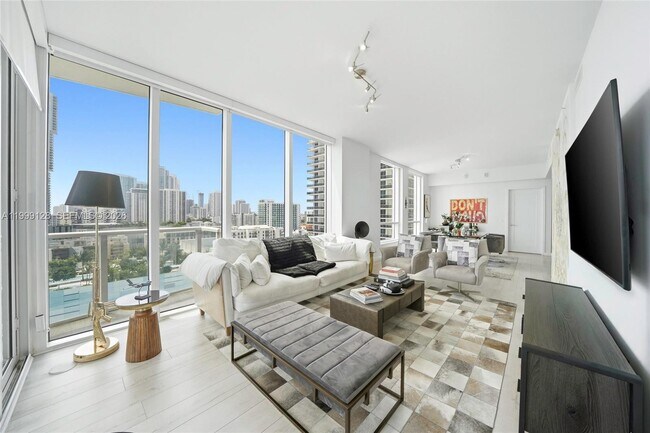 Building Photo - 601 NE 27th St