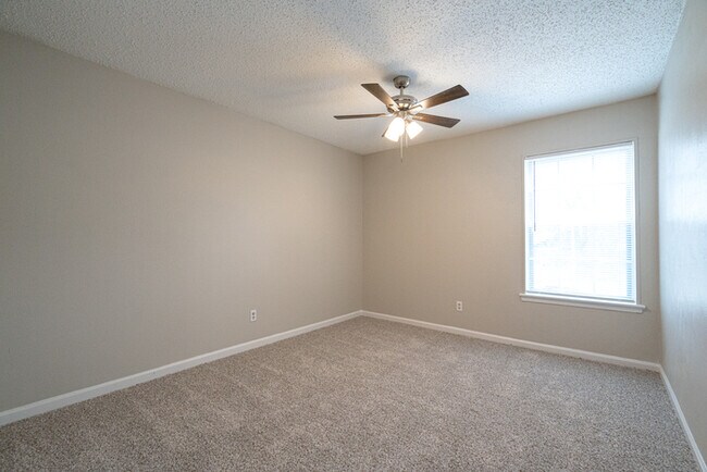 Building Photo - 1121 Via Del Rey