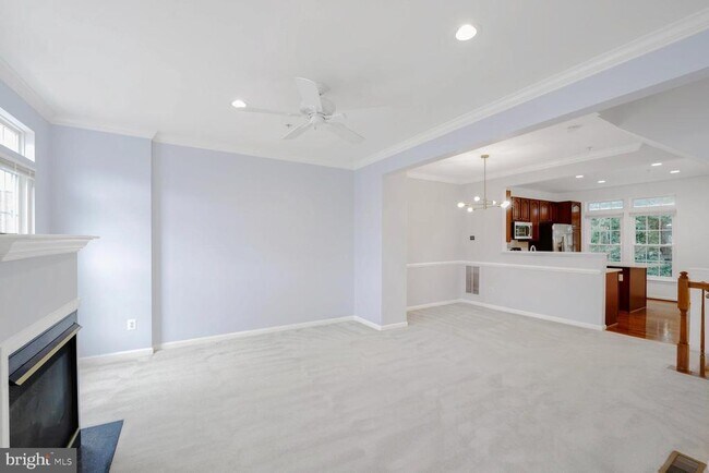 Building Photo - 2737 Manhattan Pl