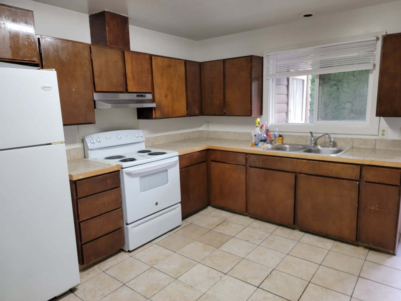 Kitchen with Mobile Dishwasher - 681 SW Levens St
