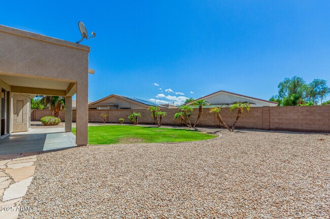Building Photo - 14621 W Catalina Dr