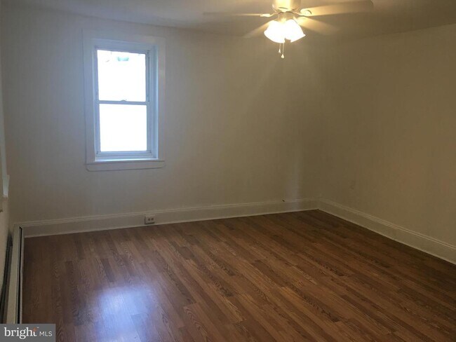 Building Photo - 4733 Umbria St