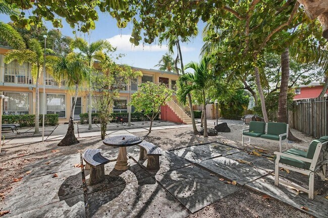 Building Photo - 2624 NE 30th Pl