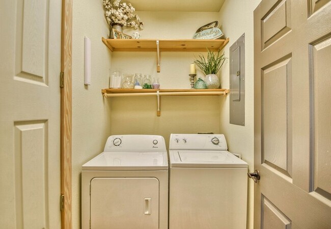 Building Photo - Modern 2 Bedroom, 2 Bath Multiplex Unit | Water + WiFi Included