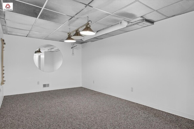 Building Photo - 1431 Provincial Dr