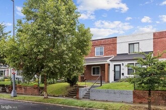 Building Photo - 128 33rd St NE