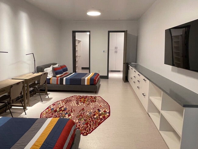 Building Photo - 1411 Crystal Lake Rd