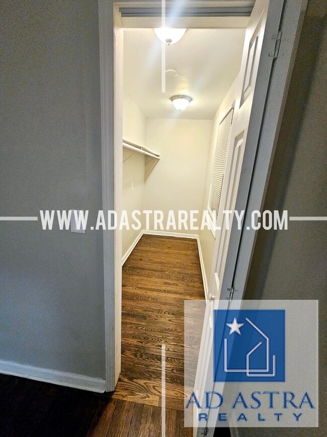 Building Photo - Beautiful 3 Bed 2 Bath Brick Home in KCMO!...