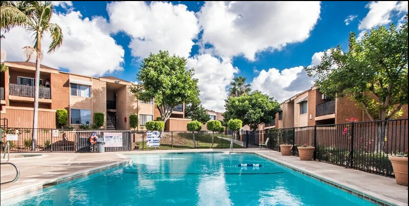 Building Photo - 1440 Oak Dr