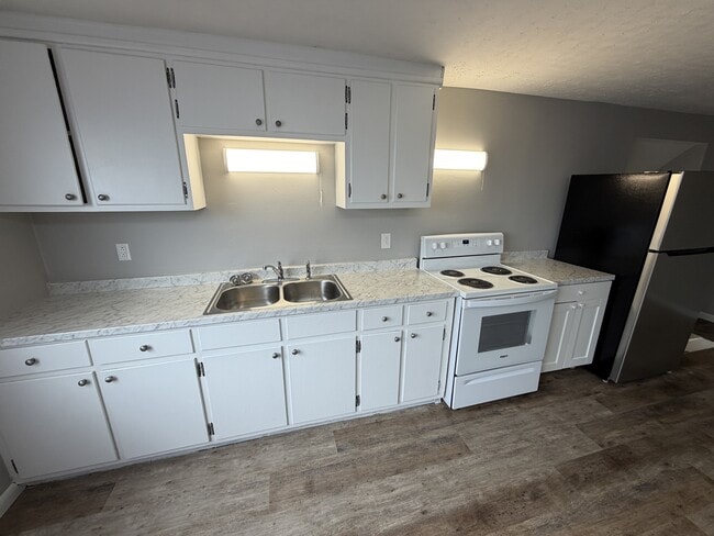 Building Photo - 253 Magnolia Ave