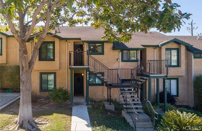 Building Photo - Remodeled, Upstairs 2BD / 1BA Condo Less Than 1/2 Mile From the Beach