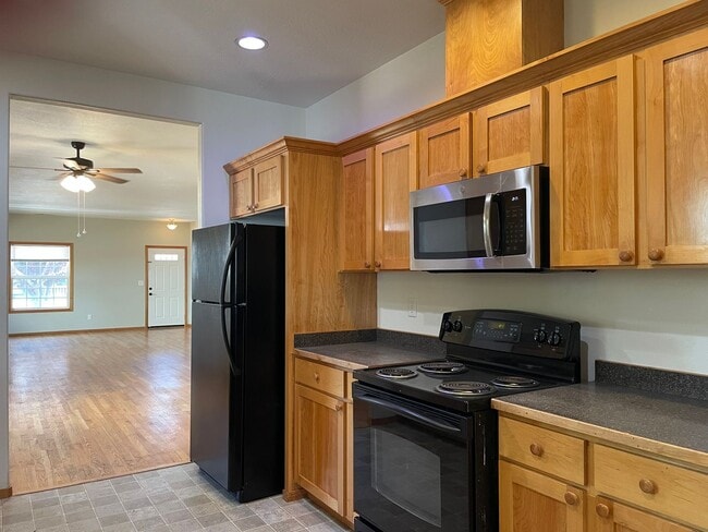 Building Photo - 830 Isherwood Dr