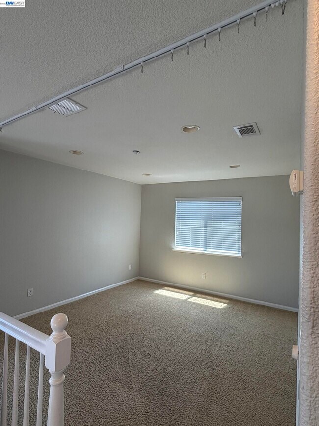 Building Photo - 1336 Tiffany Dr