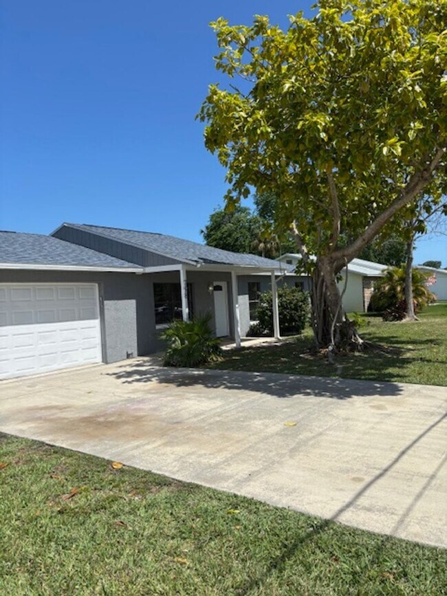 Building Photo - Fully Renovated 3-Bedroom Gem with Modern Upgrades & Timeless Charm!