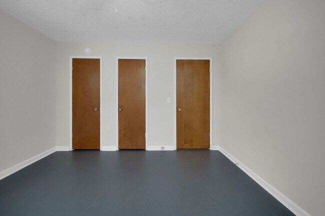 Building Photo - Green Twp- Cozy 2 Bed 1 Bath