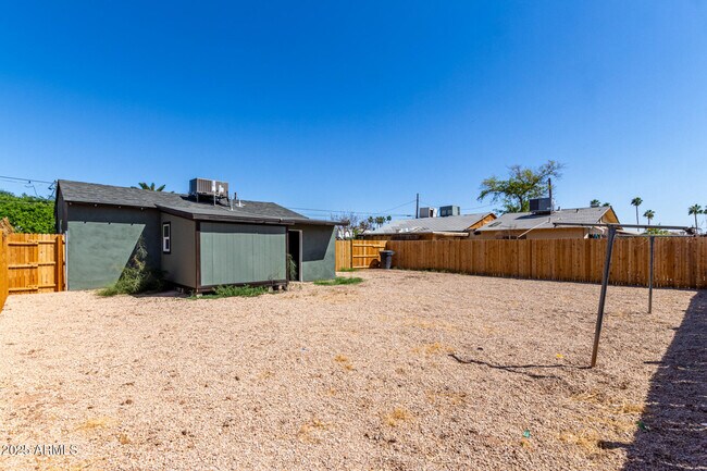 Building Photo - 1424 S Bonarden Ln