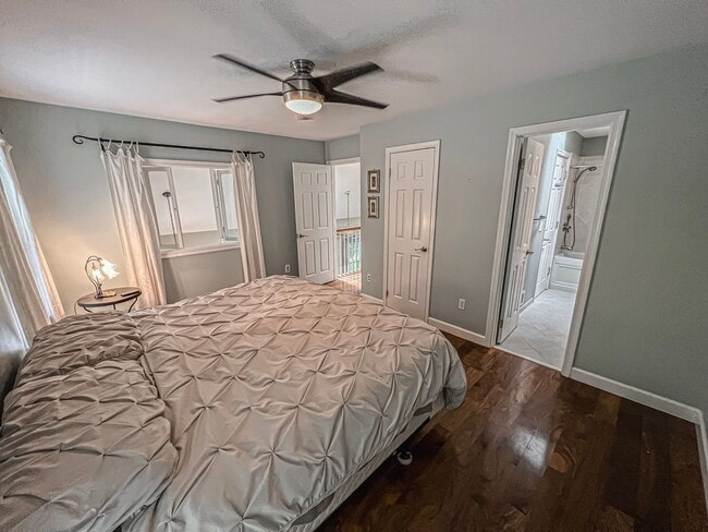 Building Photo - Bright And Relaxing 2 Bed 2 Bath Partially Furnished Home in Beautiful Franklin Farm Foundation