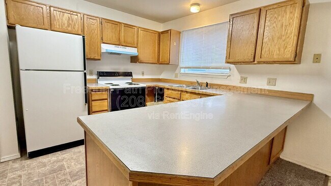 Building Photo - 801 N Brigger St