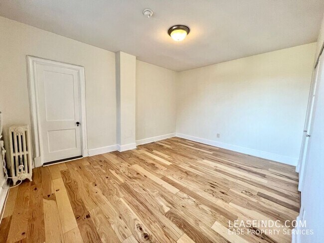 Building Photo - 3010 Wisconsin Ave NW