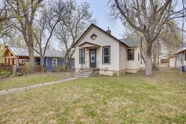 Building Photo - 744 E Cucharras St