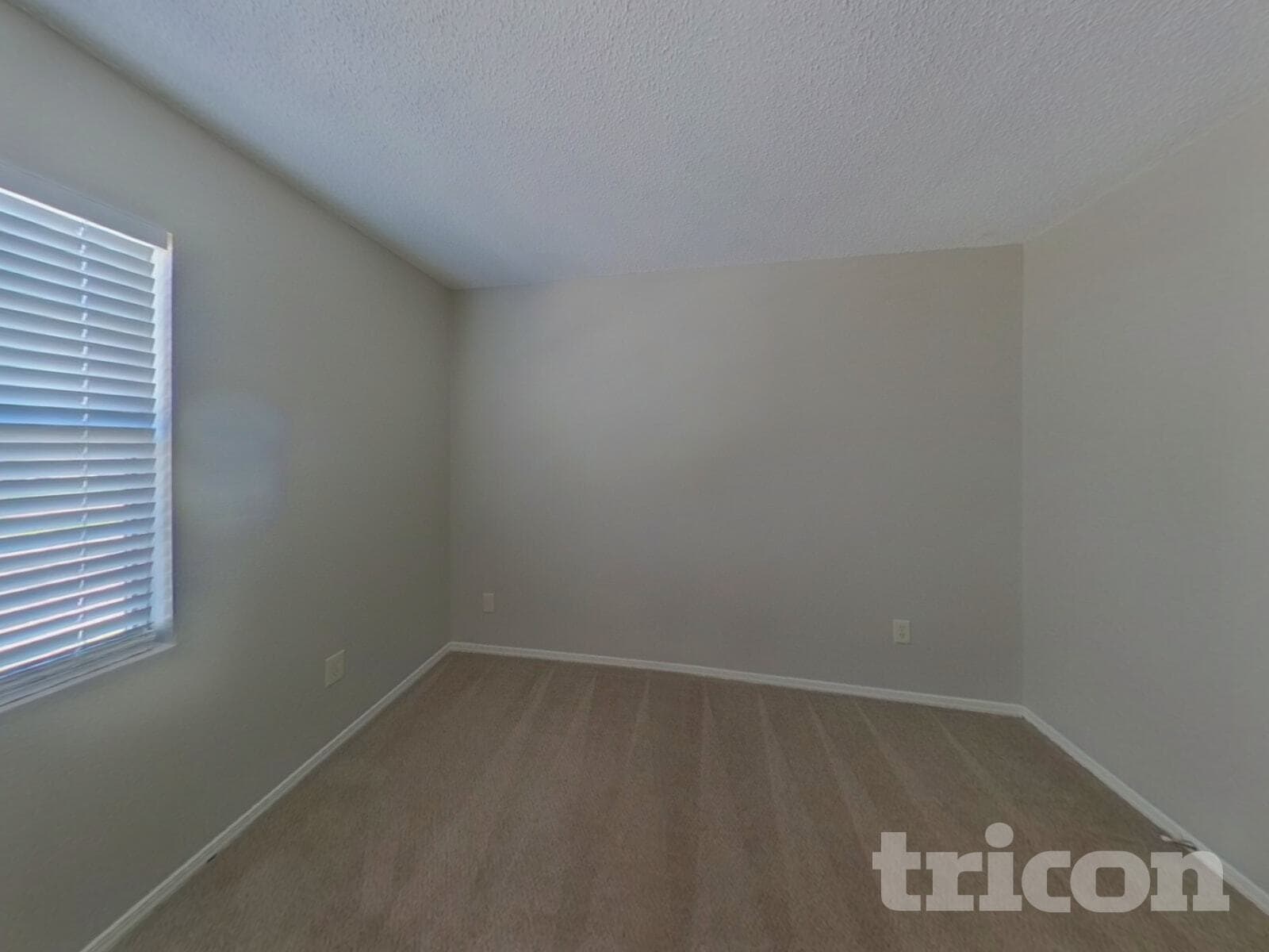 Building Photo - 12739 Serenade Cir N