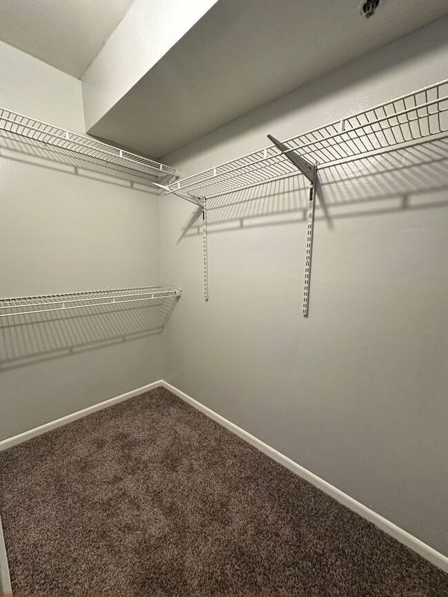 Building Photo - 6020 Lake Bluff Dr