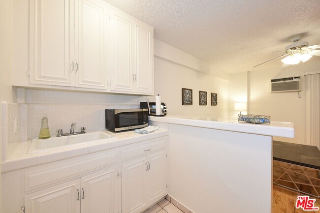 Building Photo - 3720 Vinton Ave