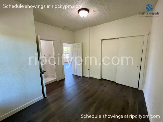 Building Photo - 827 N Lombard St