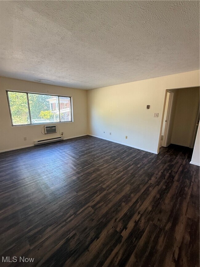 Building Photo - 1019 Maple Ave