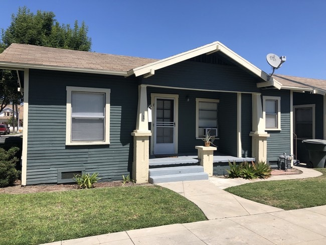 1 bedroom home - 1bd 1ba cottage 412-416 Claudina St