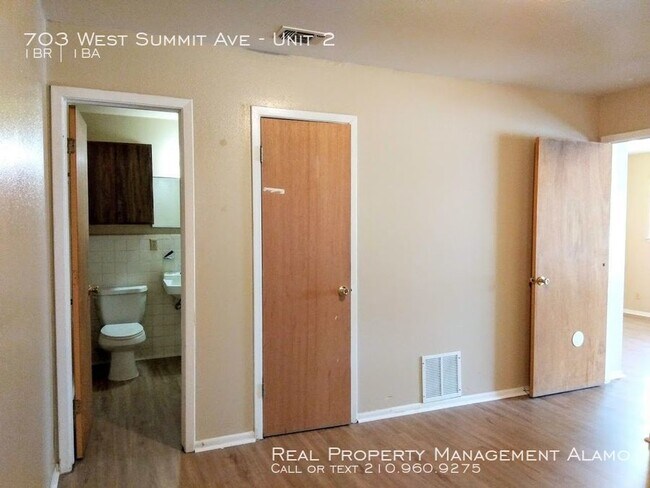 Building Photo - 703 W Summit Ave