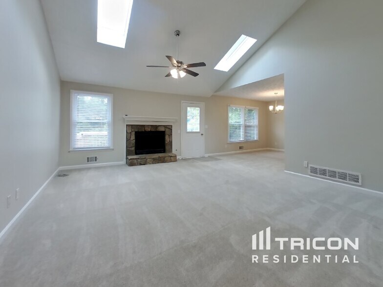 Building Photo - 705 Brook Cove