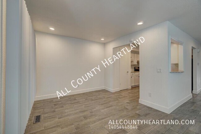 Building Photo - 2030 Three Stars Rd