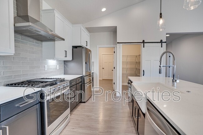 Building Photo - 2172 W Camus Dr