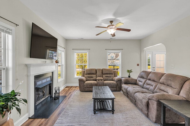 Building Photo - 218 Maidstone Dr