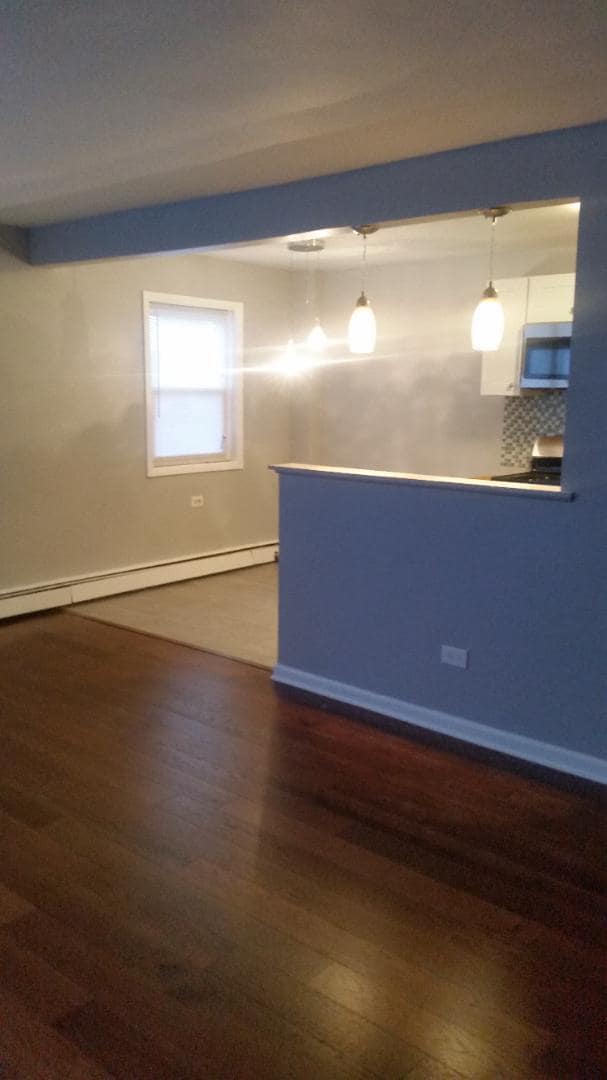 Building Photo - 2405 W Balmoral Ave