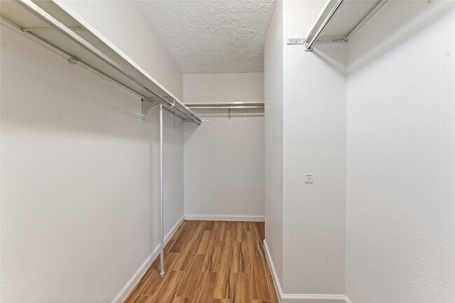 Building Photo - 9134 Gustine Ln