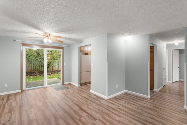 Building Photo - Charming 3 BR/ 1.5 Bath Mt. Pleasant Home.