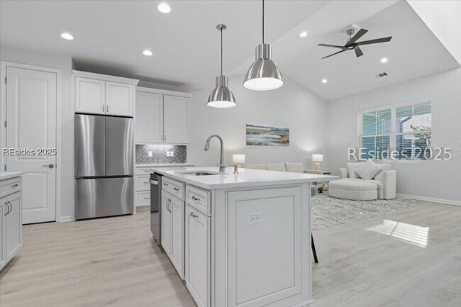 Building Photo - 215 Tropics Ave