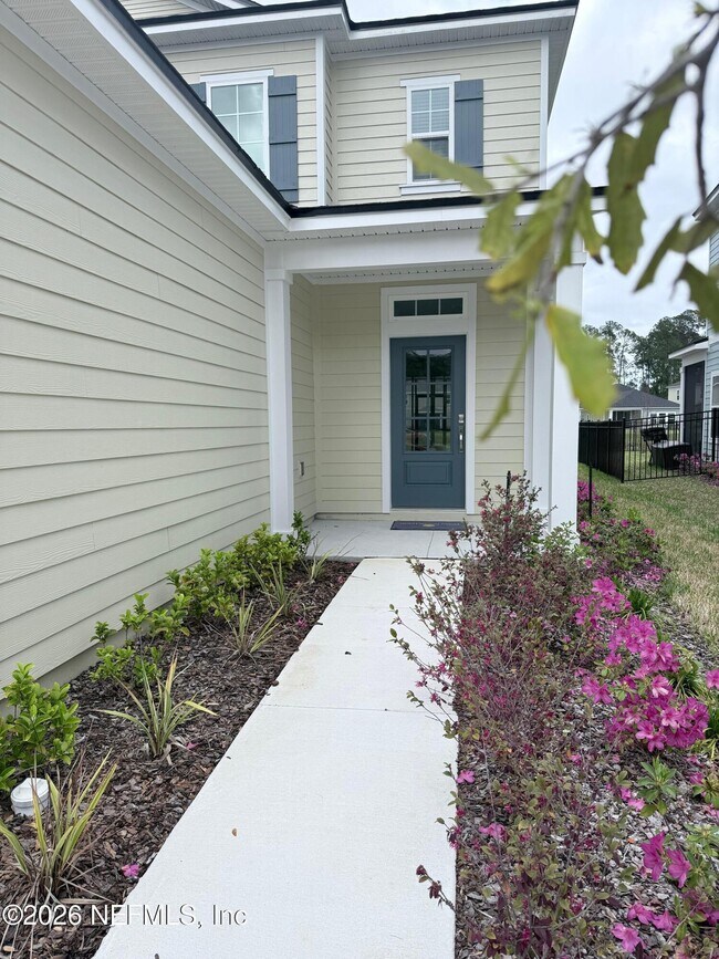 Building Photo - 523 Farmfield Dr